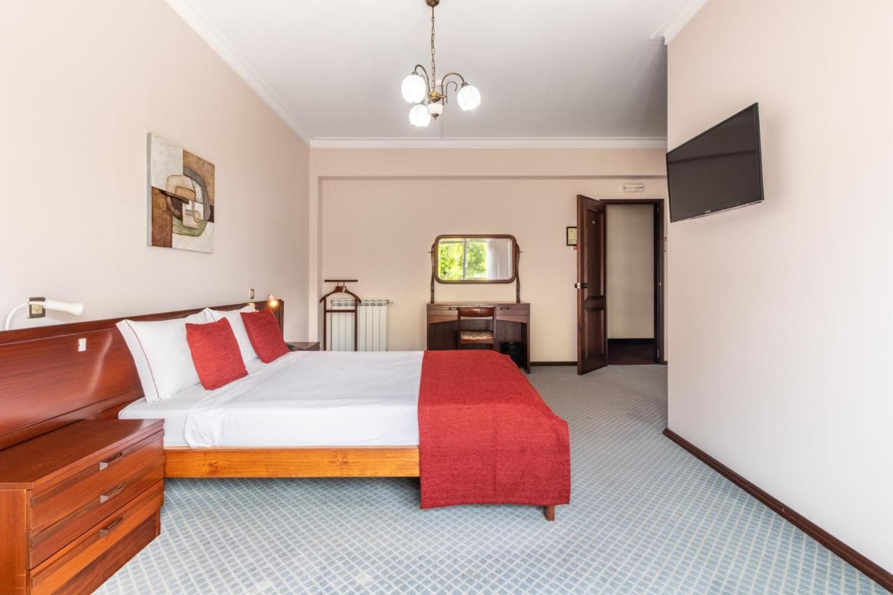 Colmeia 3* Monte Real